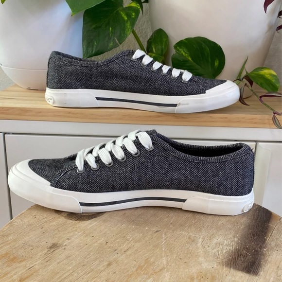 Rocket Dog Canvas Shoe - Picture 3 of 6